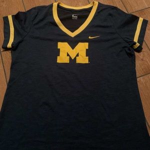 Nike tee like new
